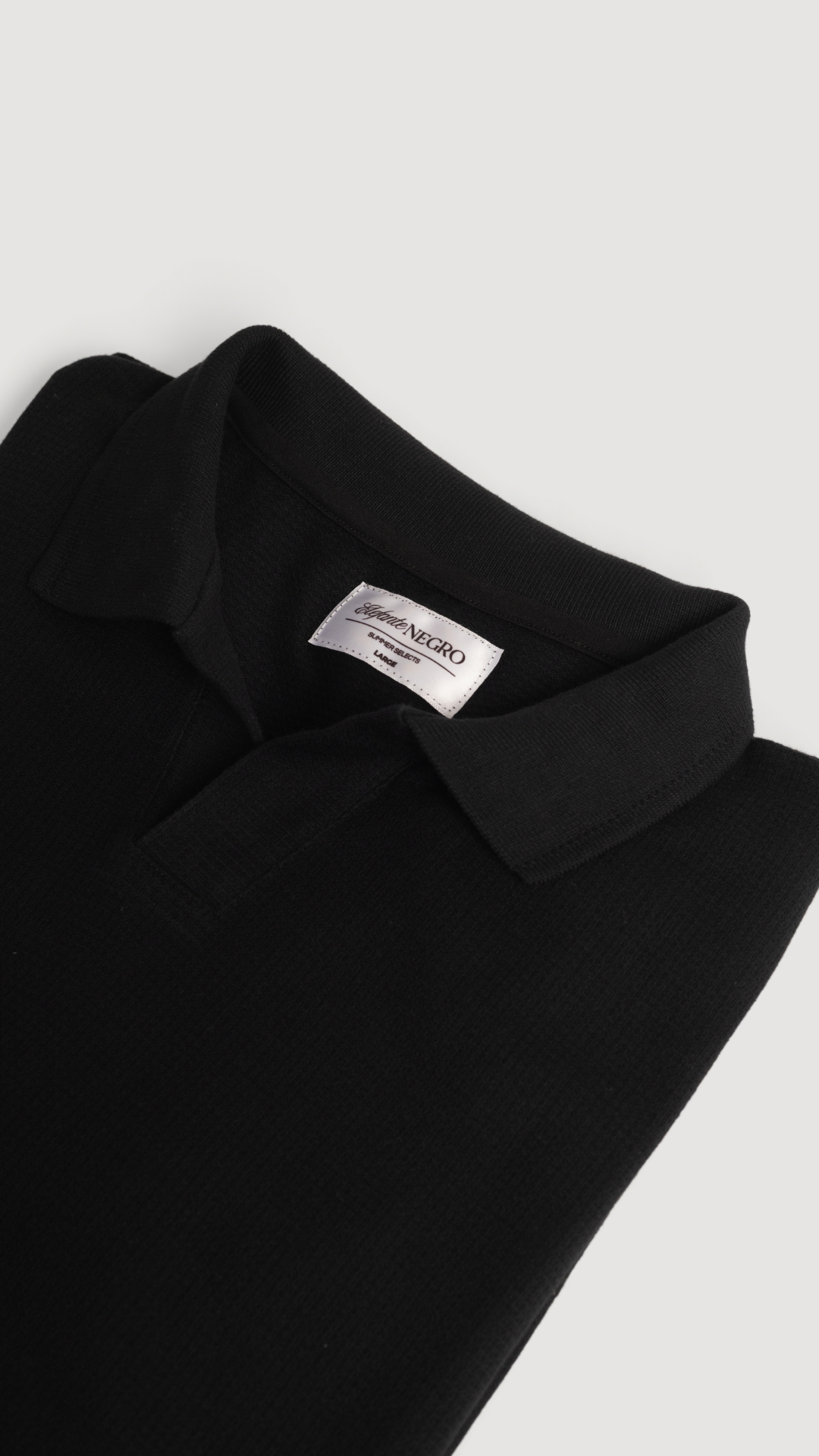 POLO CUELLO V TEXTURIZADO NEGRO - SUMMER SELECTS