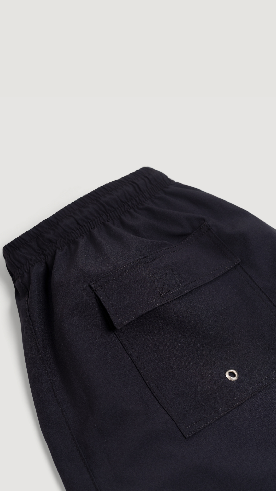 SHORT DE BAÑO NEGRO