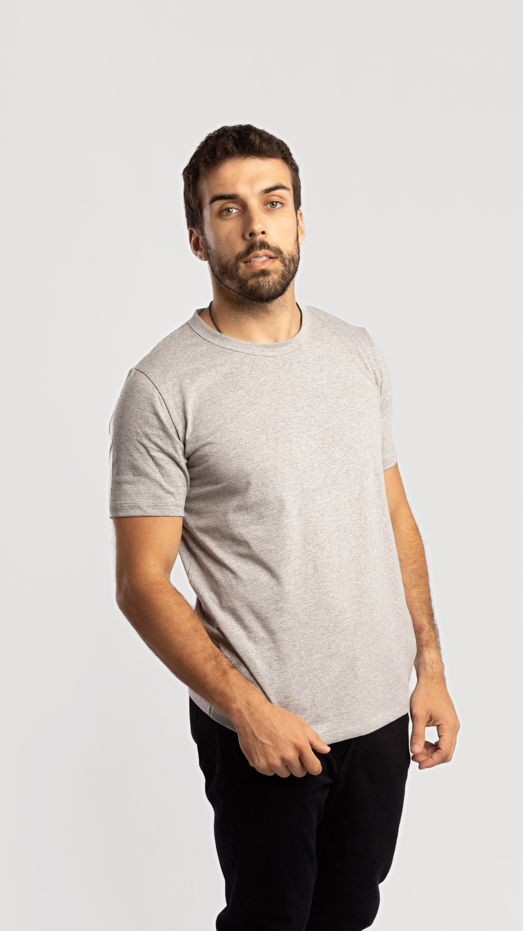 REMERA BASICA GRIS SAND COLOR