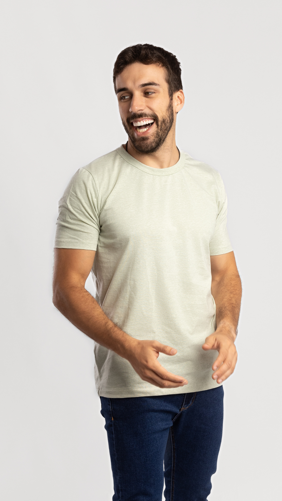 REMERA BASICA VERDE SAND COLOR