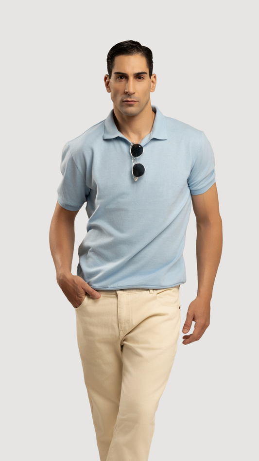 POLO CUELLO V TEXTURIZADO CELESTE - SUMMER SELECTS
