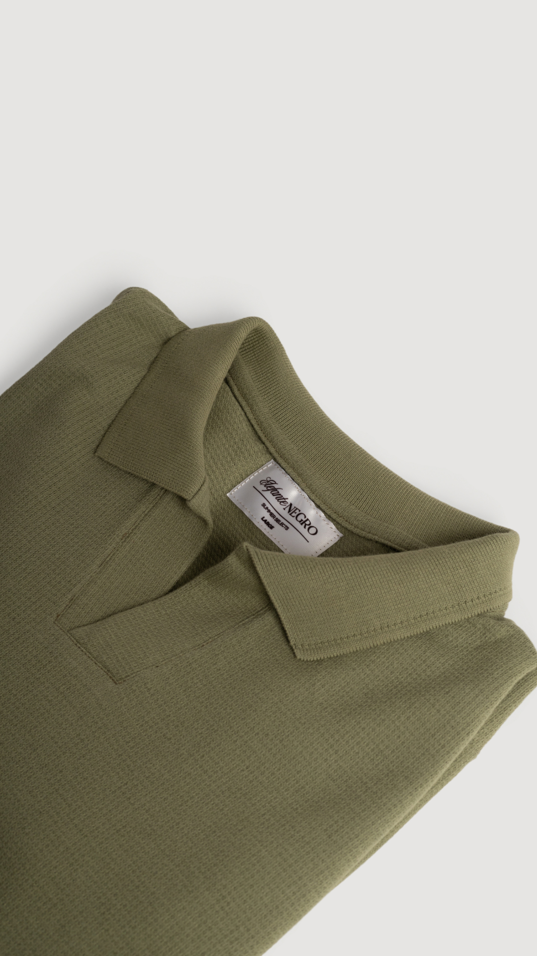 POLO CUELLO V TEXTURIZADO VERDE - SUMMER SELECTS