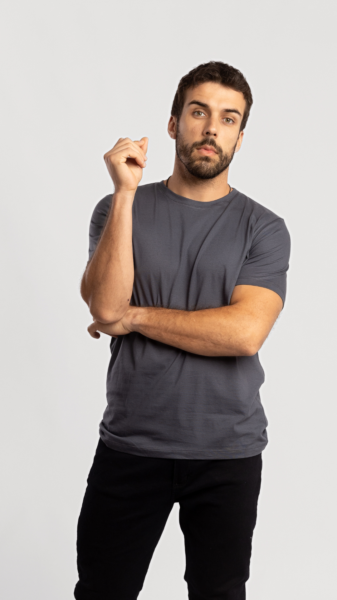 REMERA BASICA GRIS OSCURO