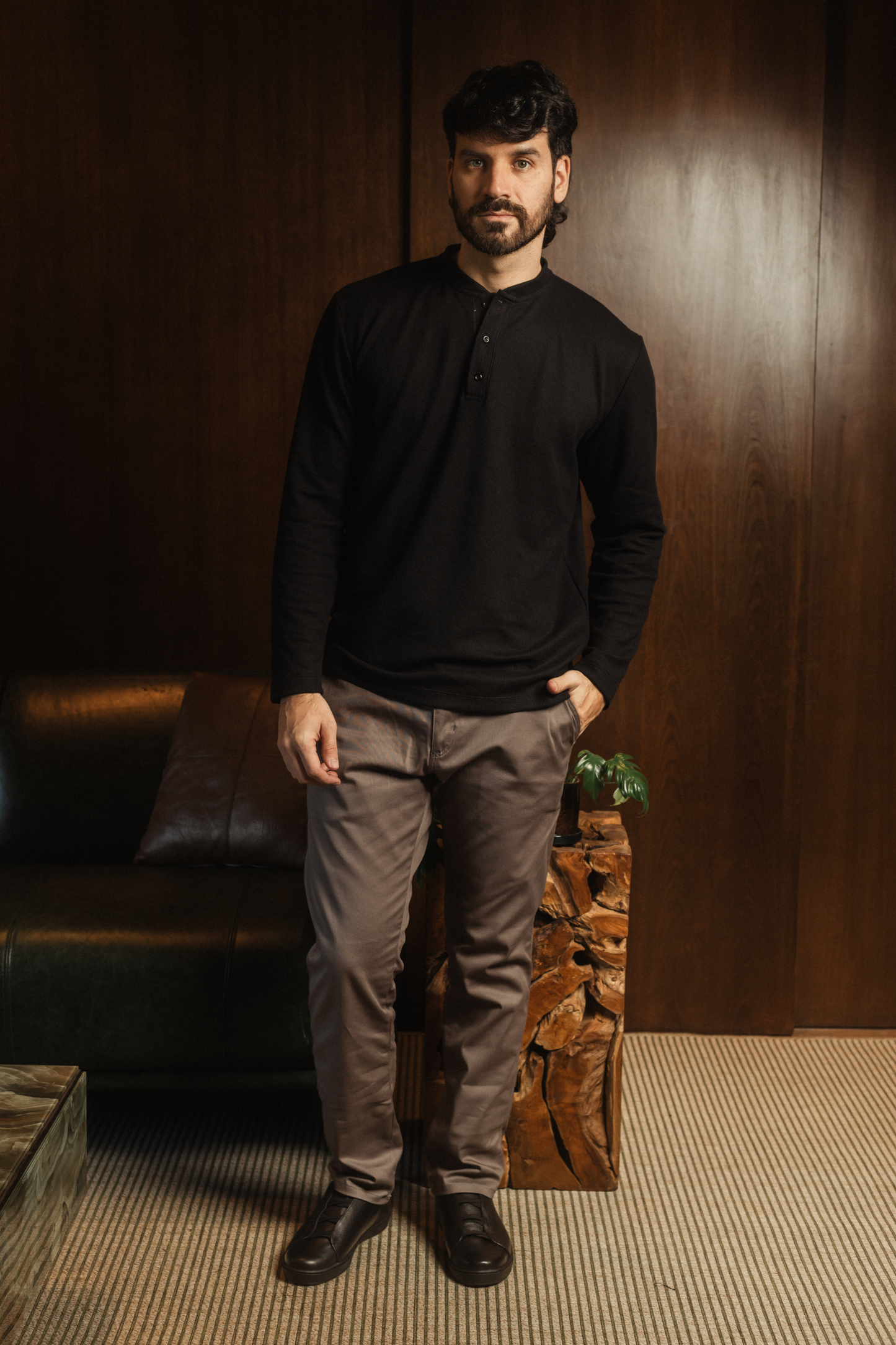 REMERA HENLEY MANGA LARGA NEGRO