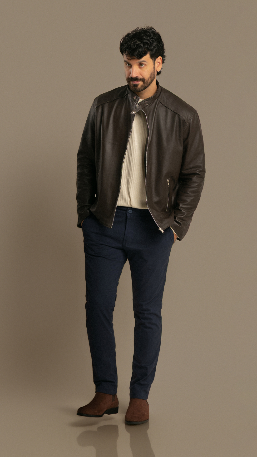 CAMPERA DE CUERO CUELLO MAO MARRON